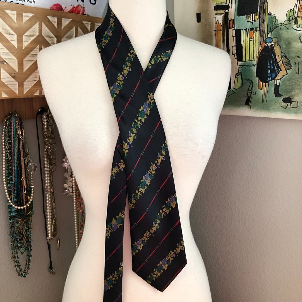 Master Man Hand Made Silk Necktie Black Lavender & Gold Floral Swirl Tie
